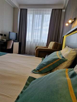 Гостиница Флагман Омск Стандартный двухместный номер с 1 кроватью или 2 отдельными кроватями-9